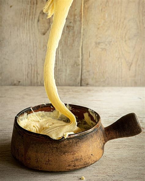  Aligot! A Creamy, Cheesy Indulgence that Melts Away Your Worries