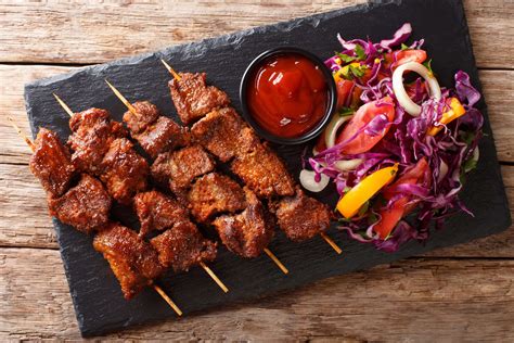  Spicy Suya Skewers: A Smoky Explosion of Savory Flavors and Tender Meat Delights!